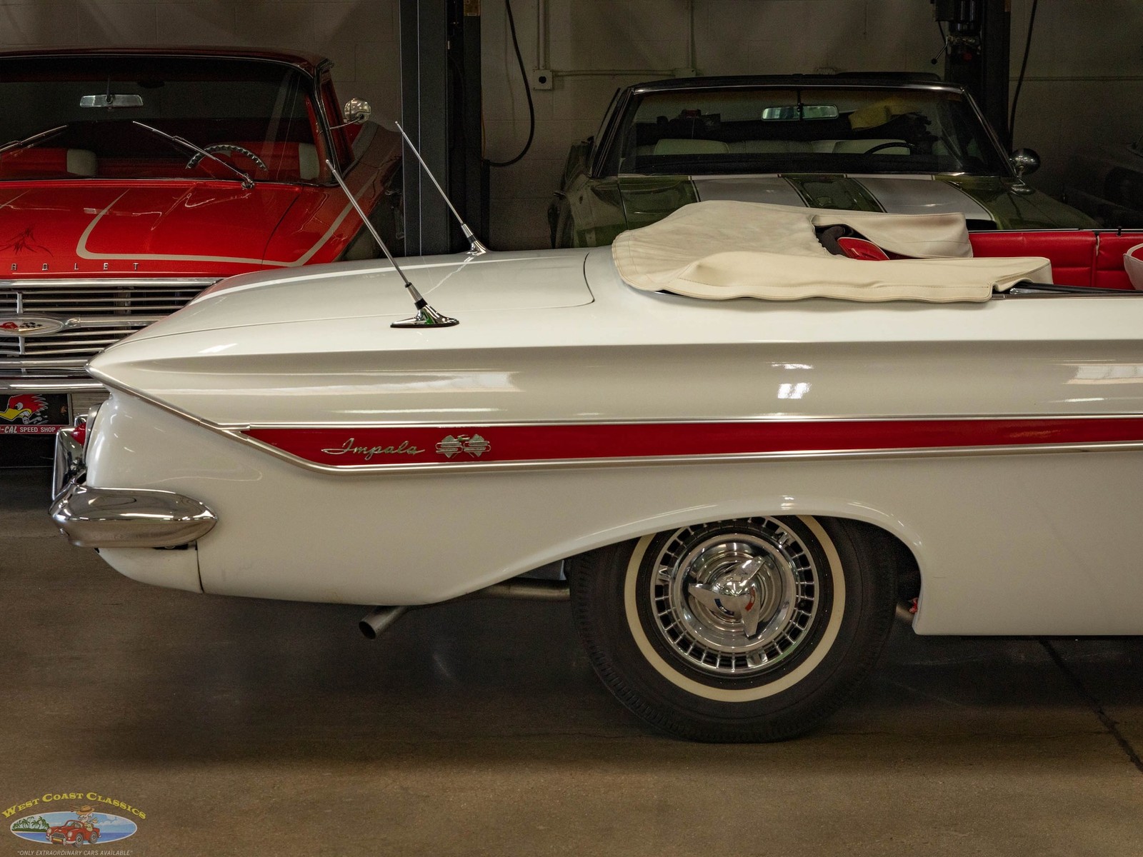 Chevrolet-Impala-SS-4-spd-Convertible-1961-2-Door-Convertible-1