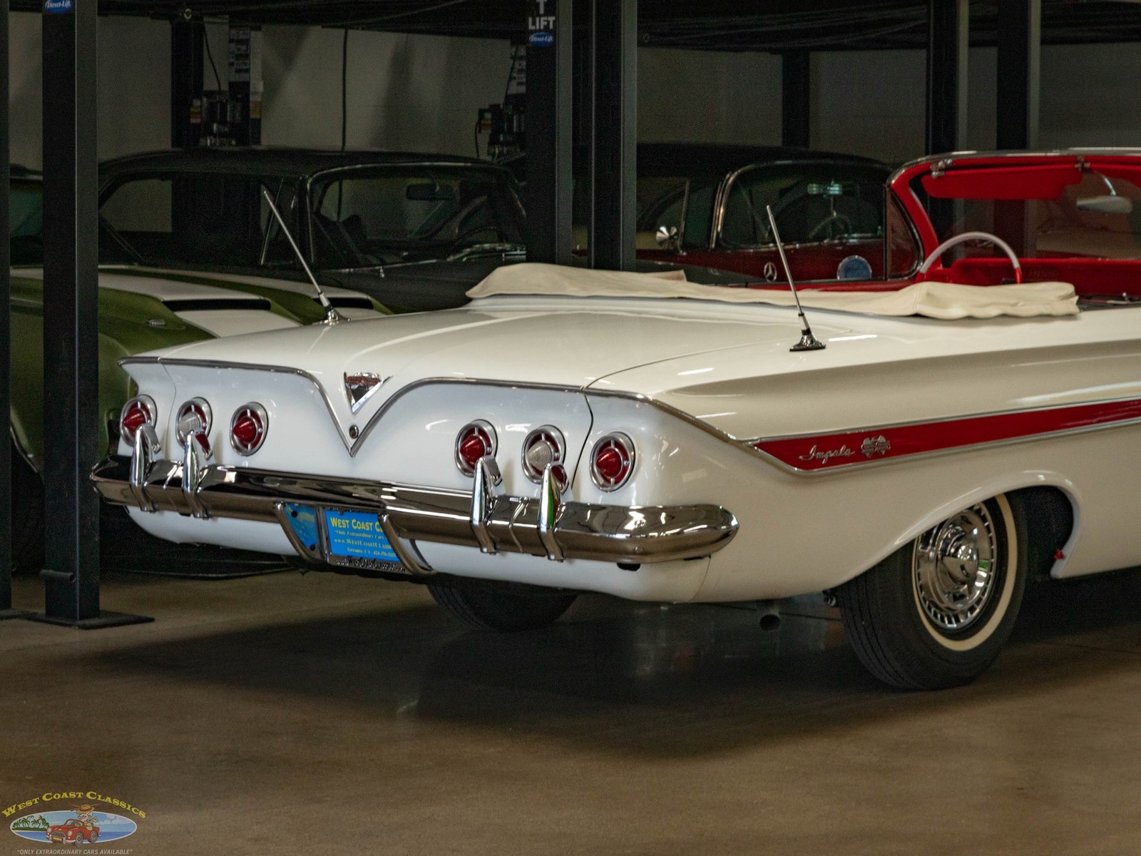 Chevrolet-Impala-SS-4-spd-Convertible-1961-2-Door-Convertible-24