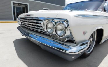Chevrolet-Impala-ss-1962-White-Red-1