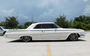Chevrolet-Impala-ss-1962-White-Red-14