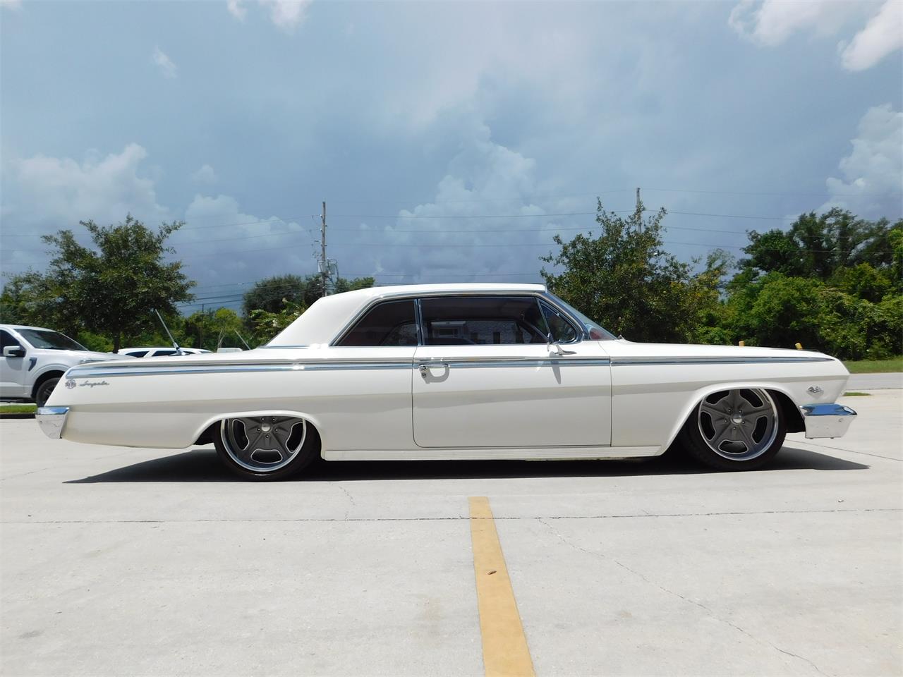 Chevrolet-Impala-ss-1962-White-Red-14
