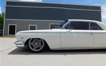 Chevrolet-Impala-ss-1962-White-Red-22
