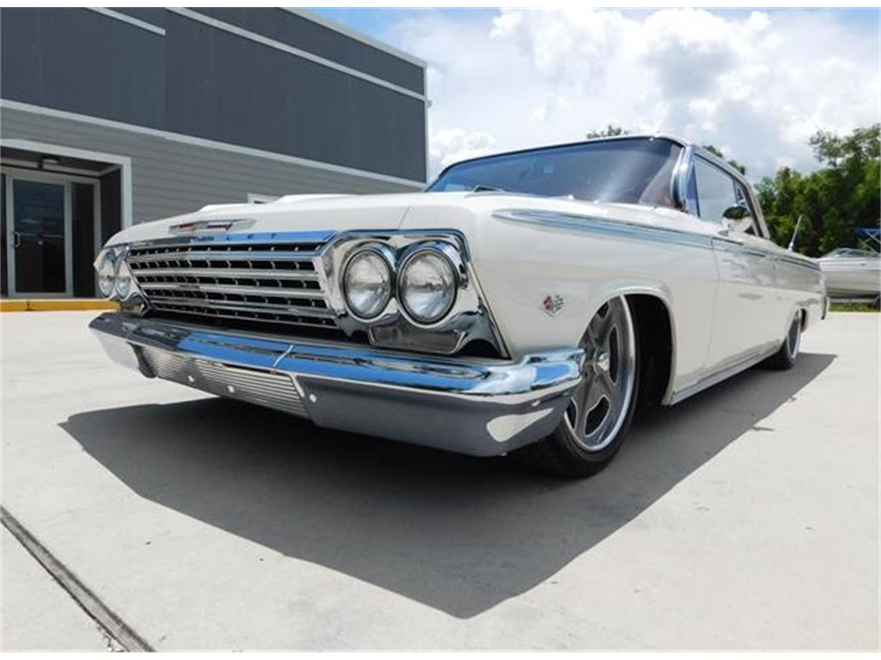 Chevrolet-Impala-ss-1962-White-Red-34