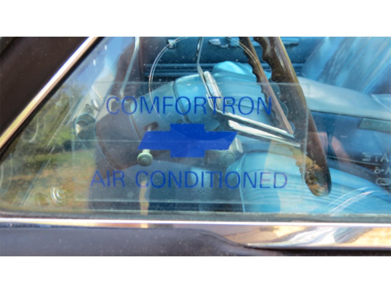 Chevrolet-Impala-ss-1967-white-bright-blue-1
