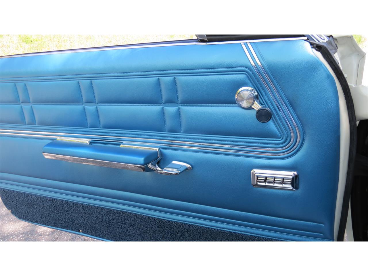 Chevrolet-Impala-ss-1967-white-bright-blue-11