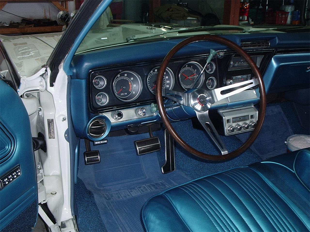 Chevrolet-Impala-ss-1967-white-bright-blue-12