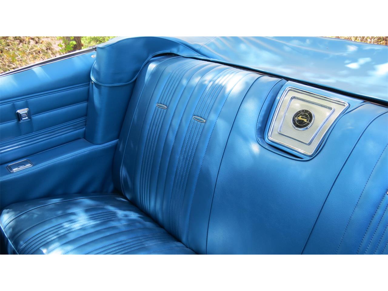 Chevrolet-Impala-ss-1967-white-bright-blue-13