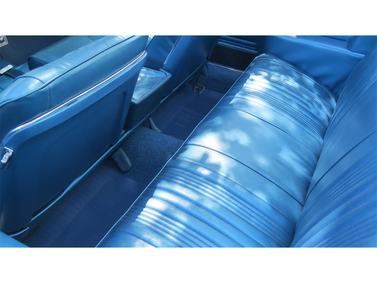 Chevrolet-Impala-ss-1967-white-bright-blue-14