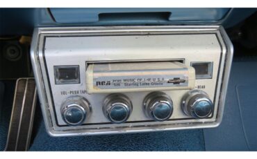 Chevrolet-Impala-ss-1967-white-bright-blue-16