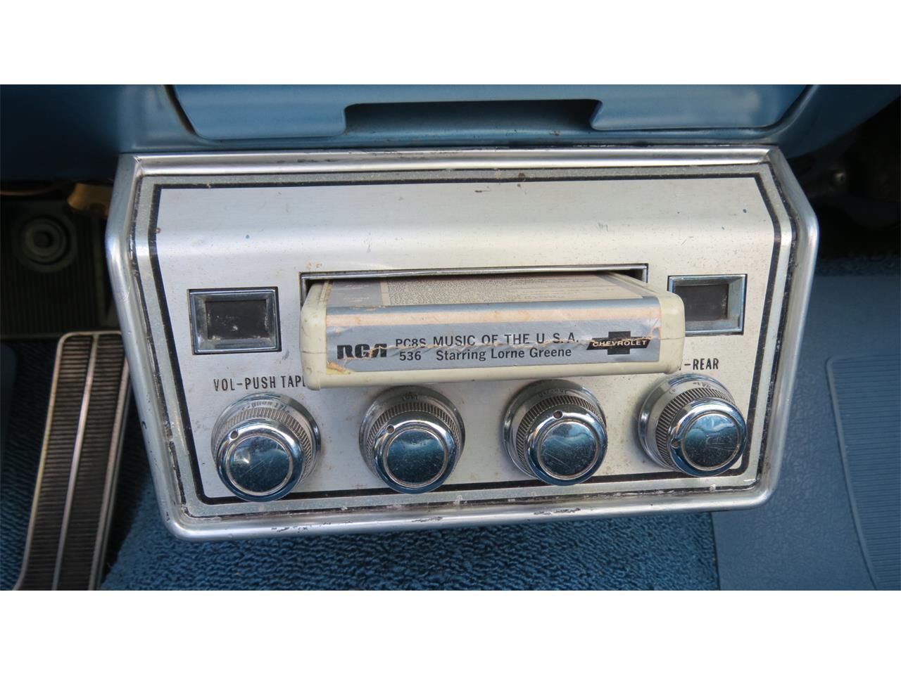 Chevrolet-Impala-ss-1967-white-bright-blue-16