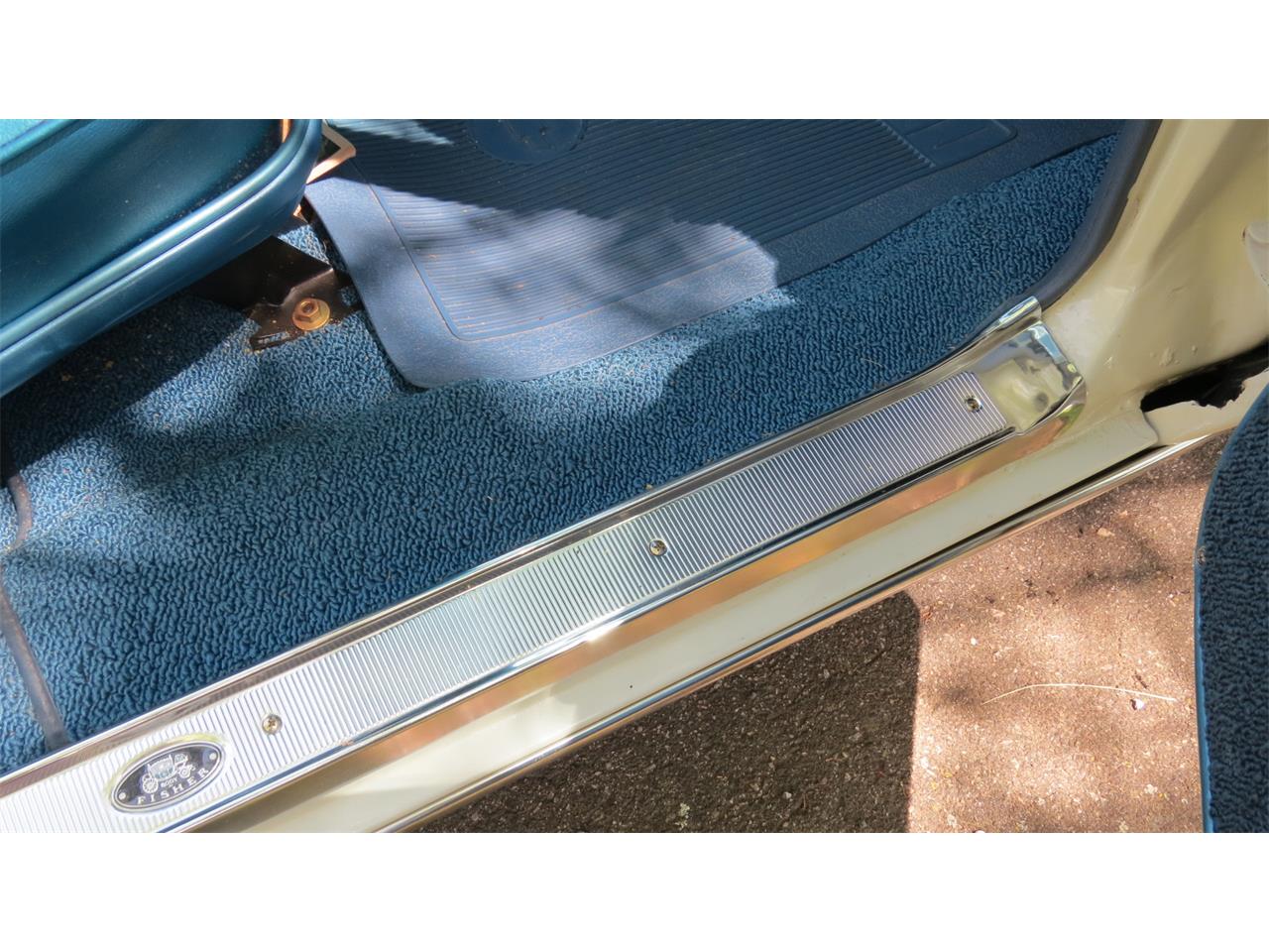 Chevrolet-Impala-ss-1967-white-bright-blue-18