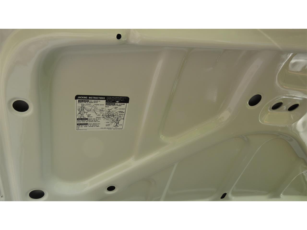 Chevrolet-Impala-ss-1967-white-bright-blue-22