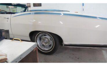 Chevrolet-Impala-ss-1967-white-bright-blue-23