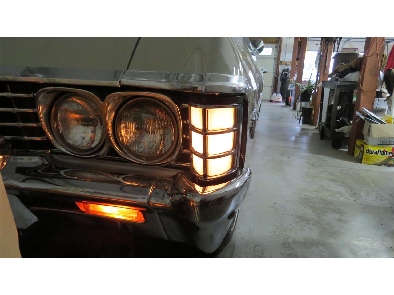Chevrolet-Impala-ss-1967-white-bright-blue-4
