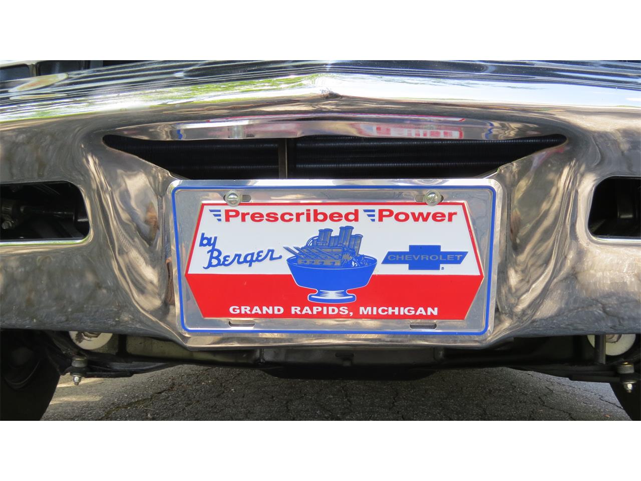 Chevrolet-Impala-ss-1967-white-bright-blue-9