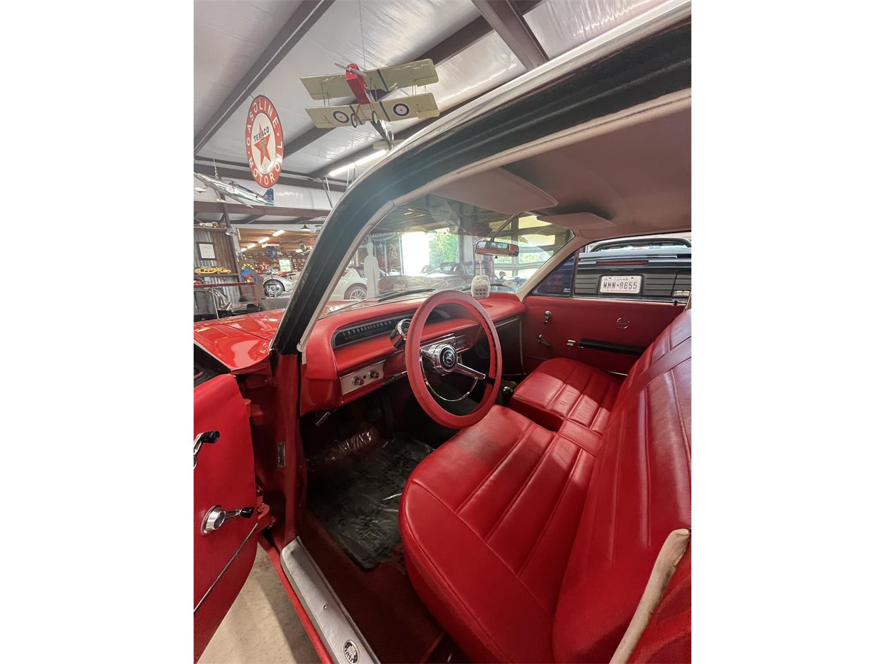 Chevrolet-Impala-wagon-1964-Red-and-Silver-Red-3