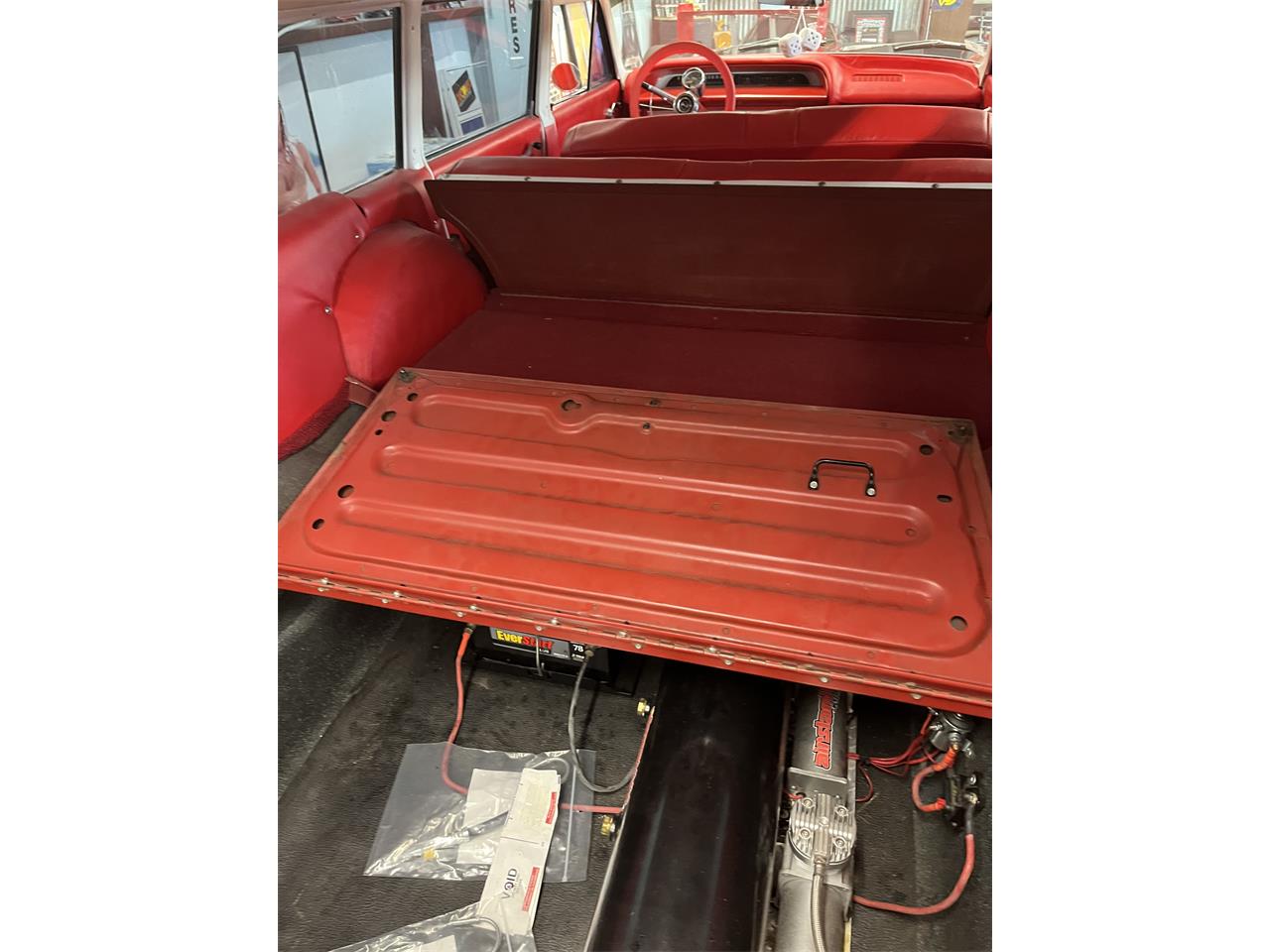 Chevrolet-Impala-wagon-1964-Red-and-Silver-Red-8