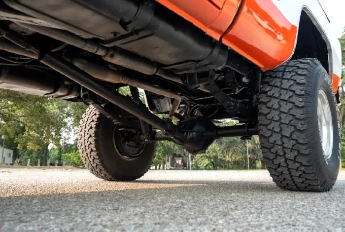 Chevrolet-K10-1976-Orange-13