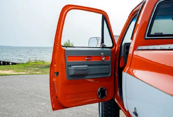 Chevrolet-K10-1976-Orange-32