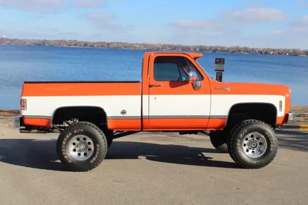 Chevrolet-K10-1976-Orange-4