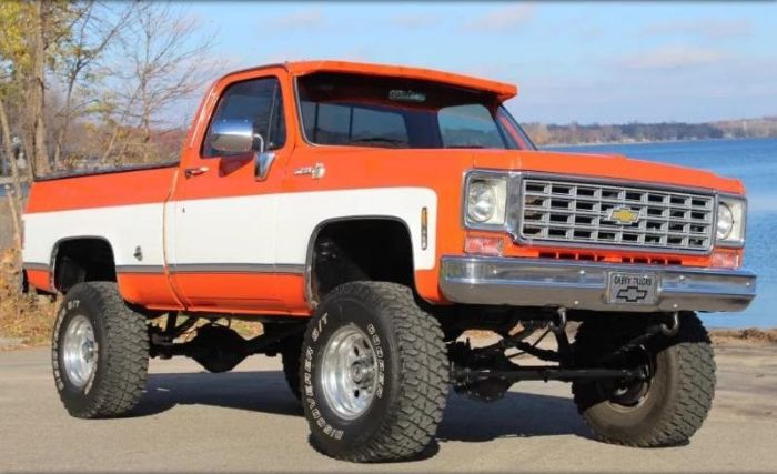 Chevrolet-K10-1976-Orange
