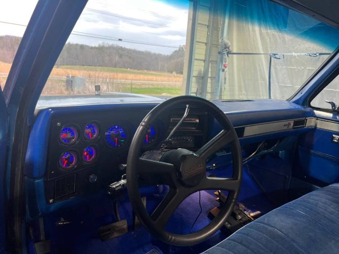 Chevrolet-K10-1987-12