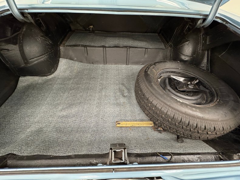 Chevrolet-Malibu-1964-Silver-Blue-Blue-37