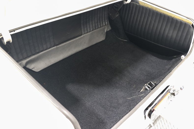 Chevrolet-Malibu-1964-White-Black-29