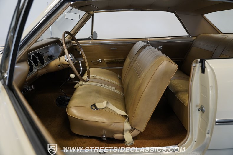 Chevrolet-Malibu-1965-Cameo-Beige-Medium-Saddle-17