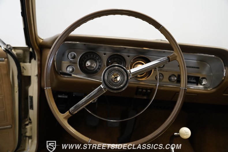Chevrolet-Malibu-1965-Cameo-Beige-Medium-Saddle-37