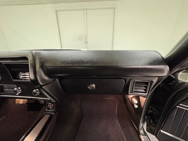 Chevrolet-Malibu-1970-Fathom-Green-Black-40