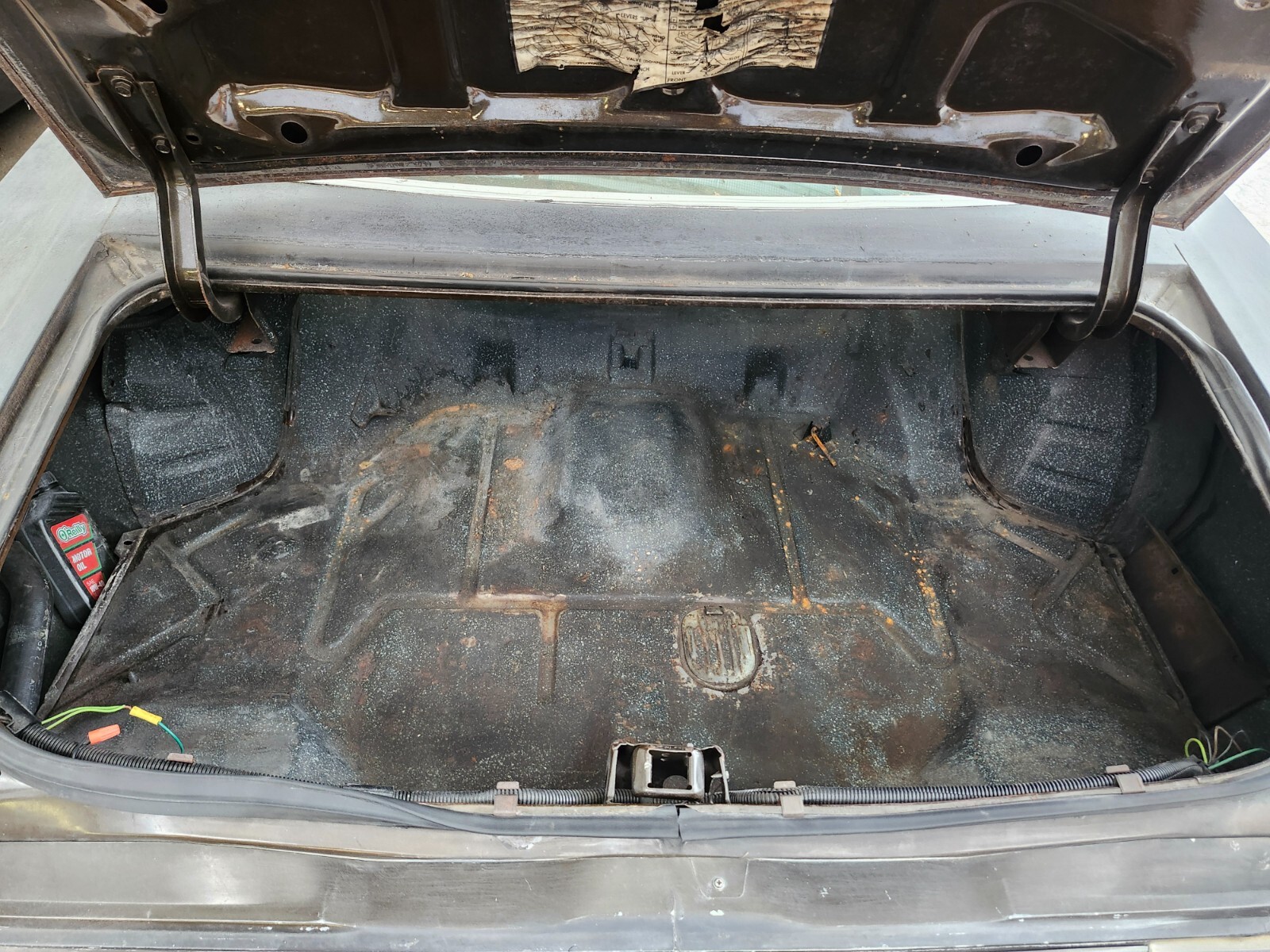 Chevrolet-Malibu-1975-Sedan-18