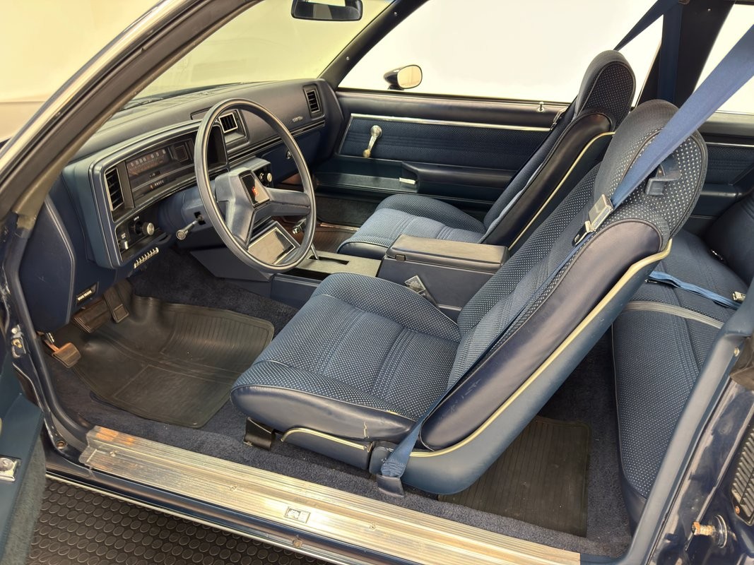 Chevrolet-Malibu-1980-Hardtop-28