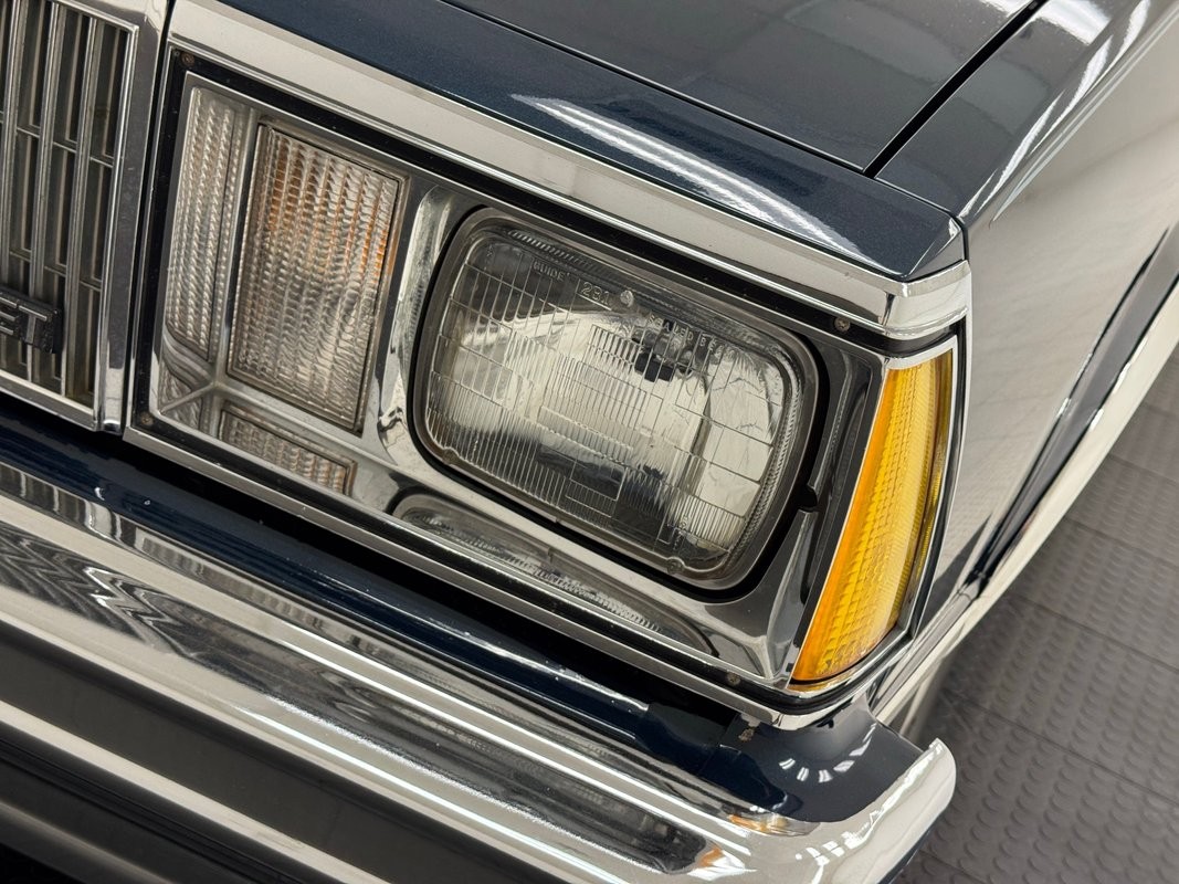 Chevrolet-Malibu-1980-Hardtop-9