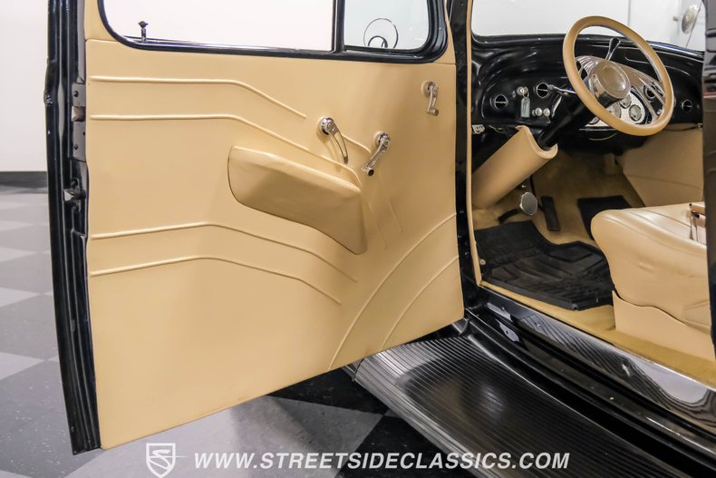 Chevrolet-Master-1935-Black-Beige-8