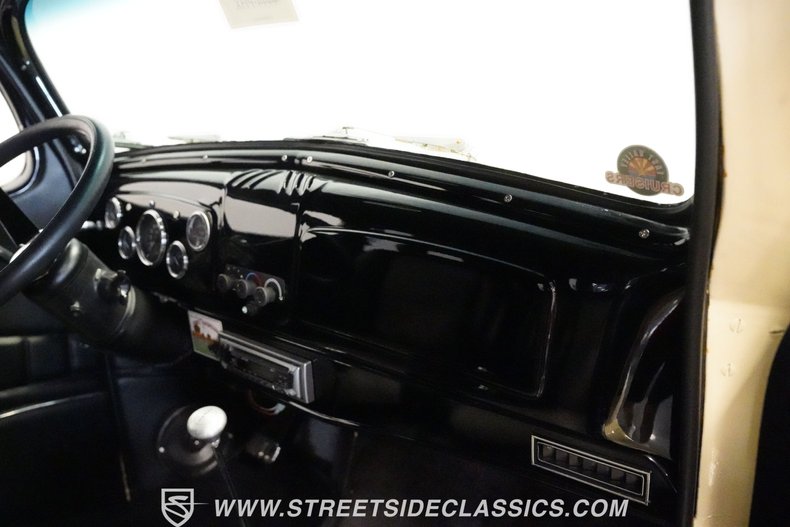 Chevrolet-Master-1936-Cream-Black-10