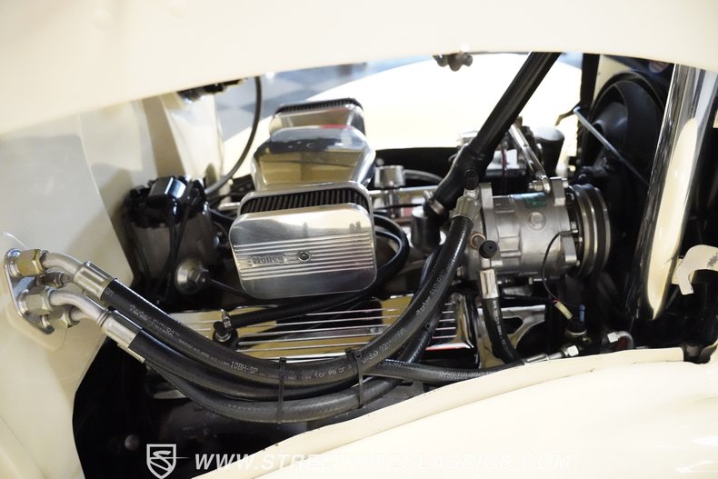 Chevrolet-Master-1936-Cream-Black-14