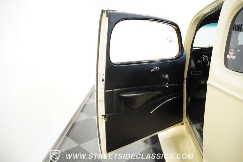 Chevrolet-Master-1936-Cream-Black-16