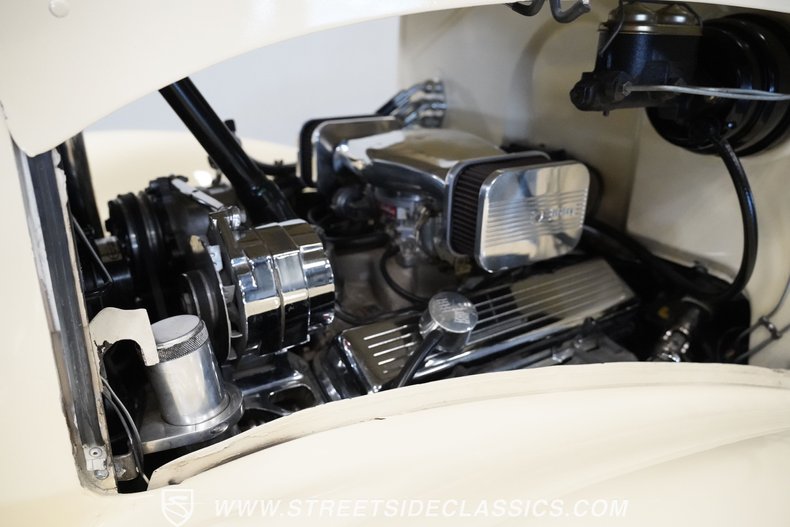 Chevrolet-Master-1936-Cream-Black-24