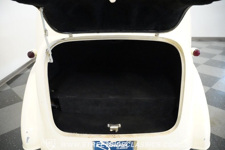 Chevrolet-Master-1936-Cream-Black-27