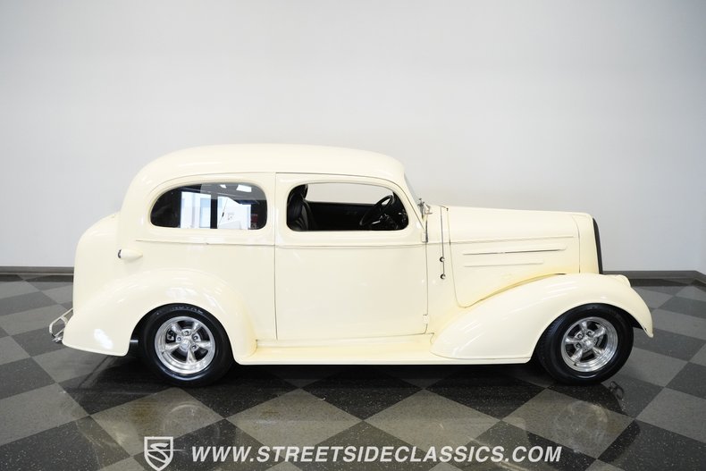 Chevrolet-Master-1936-Cream-Black-35