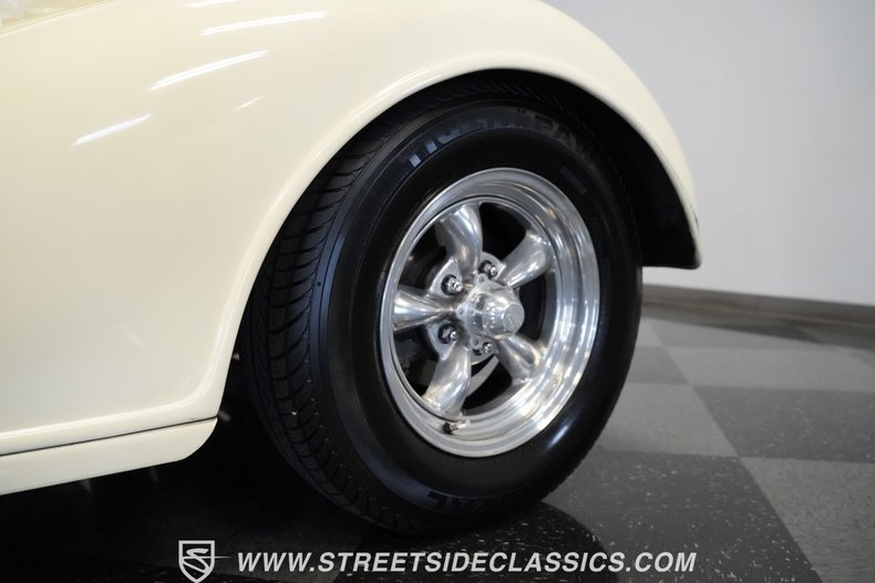Chevrolet-Master-1936-Cream-Black-39