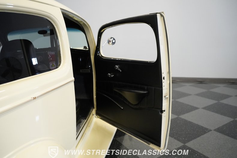 Chevrolet-Master-1936-Cream-Black-43