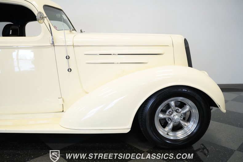 Chevrolet-Master-1936-Cream-Black-44