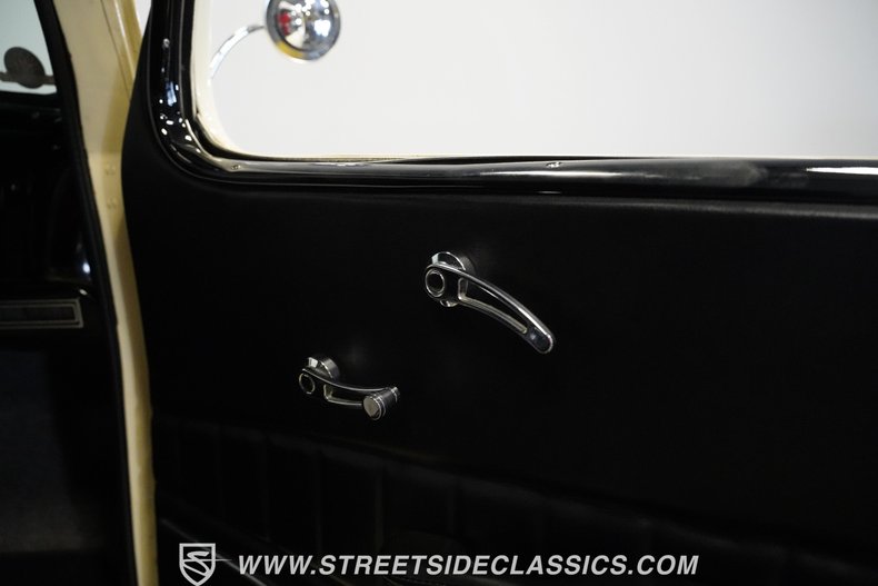 Chevrolet-Master-1936-Cream-Black-45
