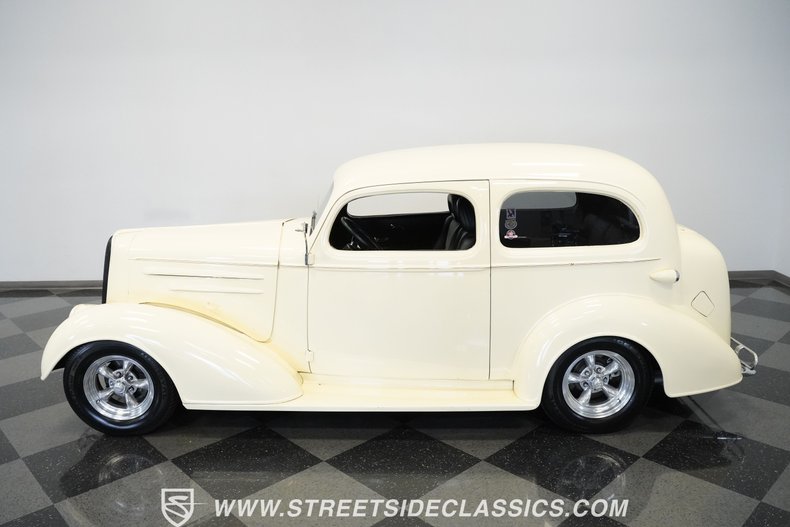 Chevrolet-Master-1936-Cream-Black-6