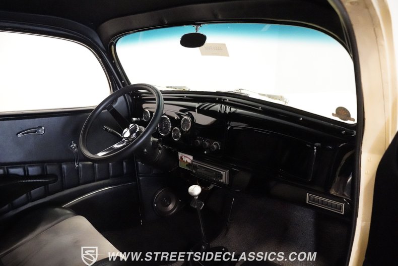 Chevrolet-Master-1936-Cream-Black-9