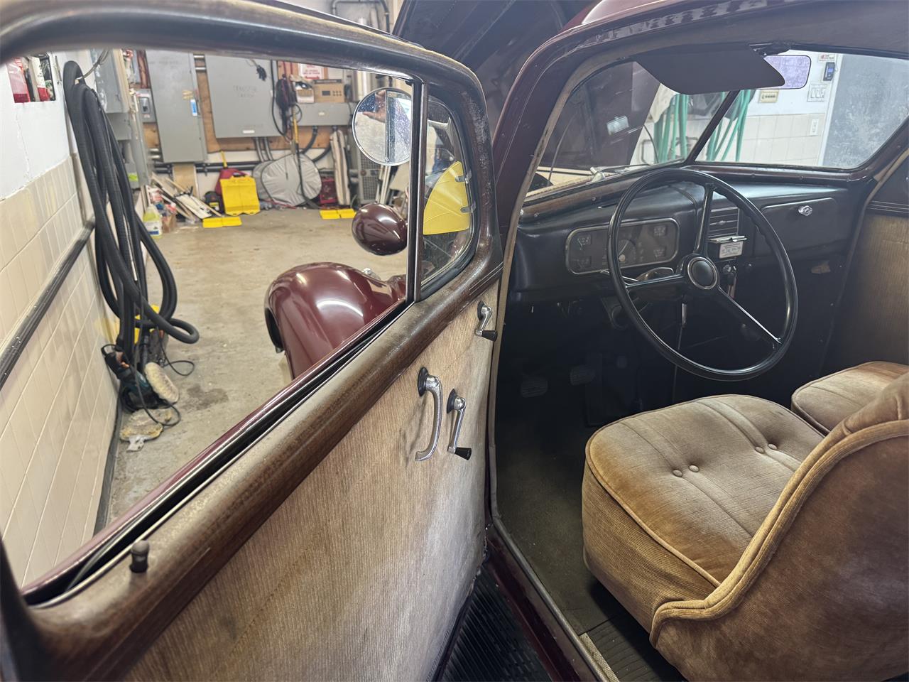 Chevrolet-Master-1937-Burgundy-Beige-34