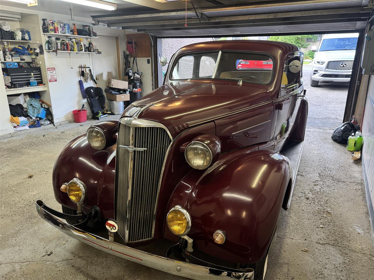 Chevrolet-Master-1937-Burgundy-Beige