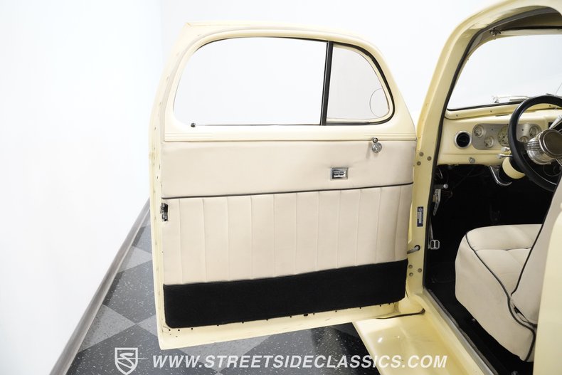Chevrolet-Master-1938-Butternut-Yellow-Tan-19